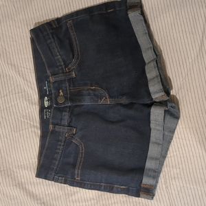 Old Navy Semi fitted dark wash shorts